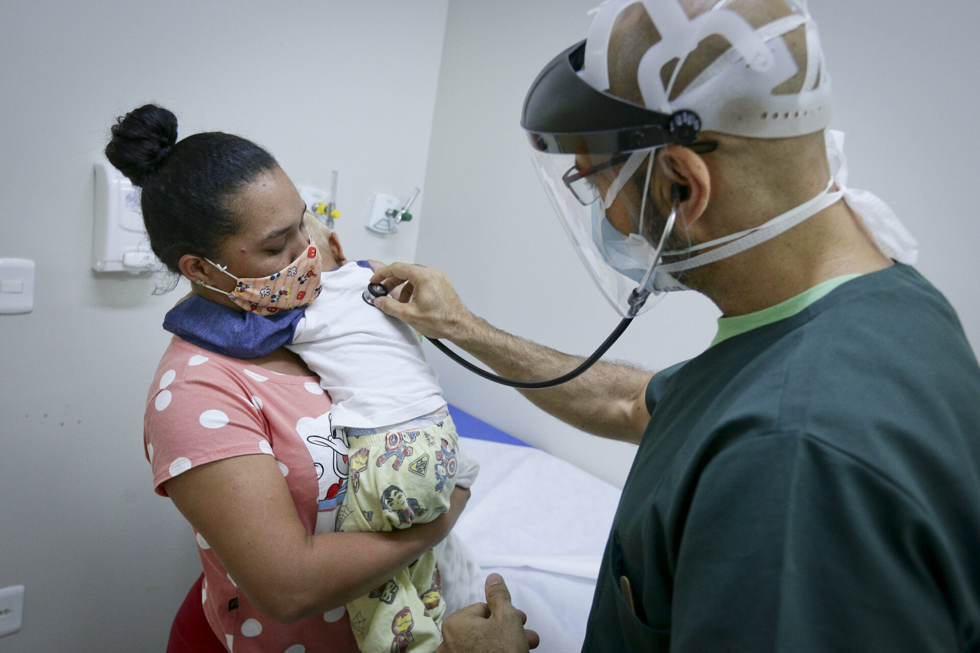 atendimento pediatrico no df. foto breno esaki arquivo agencia saude df 2
