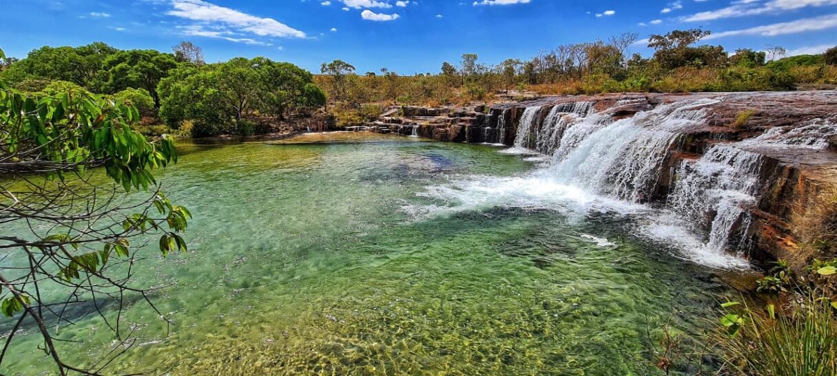 cachoeira santa helena em caiaponia 1215x547