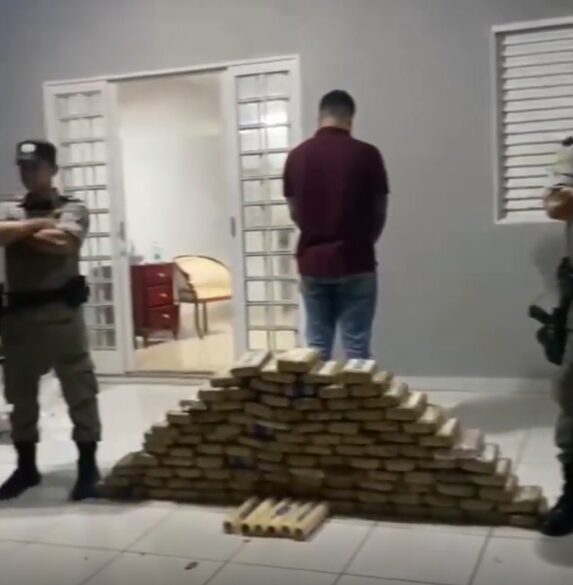 droga escondida em porao pm