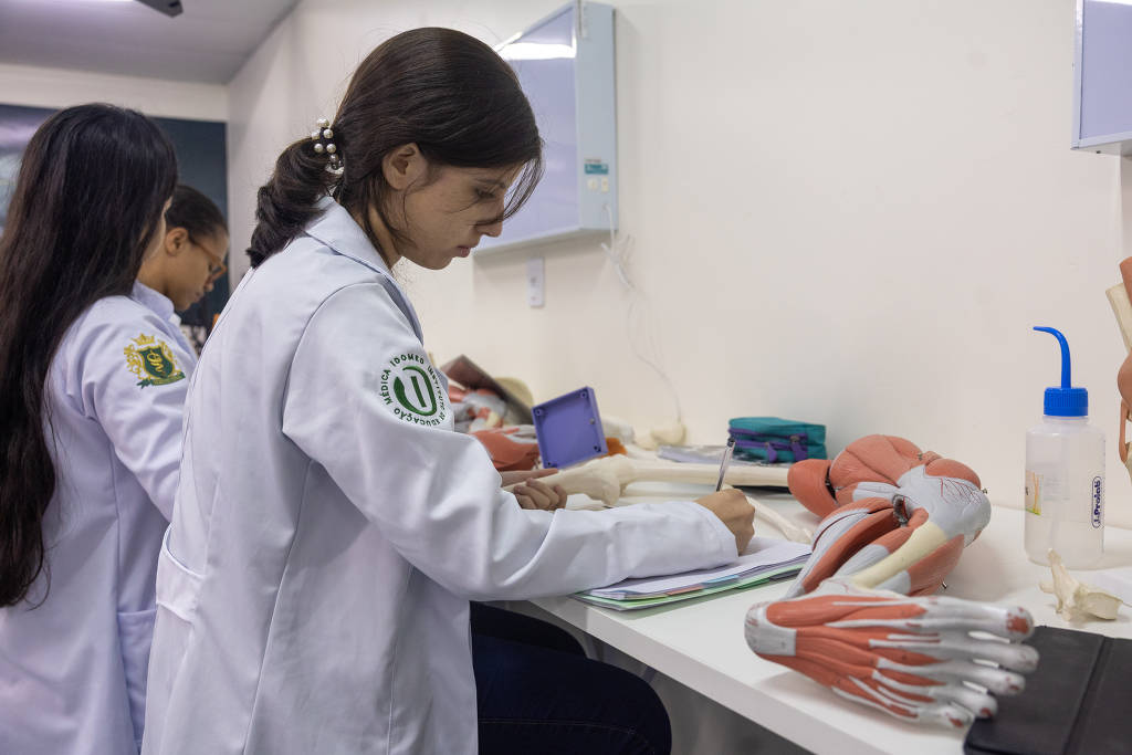 estudantes curso de medicina