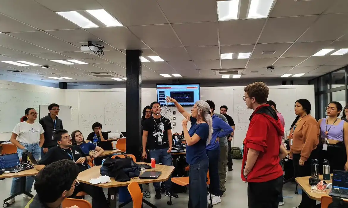 foto 4 faculdade inovadora sala de aula