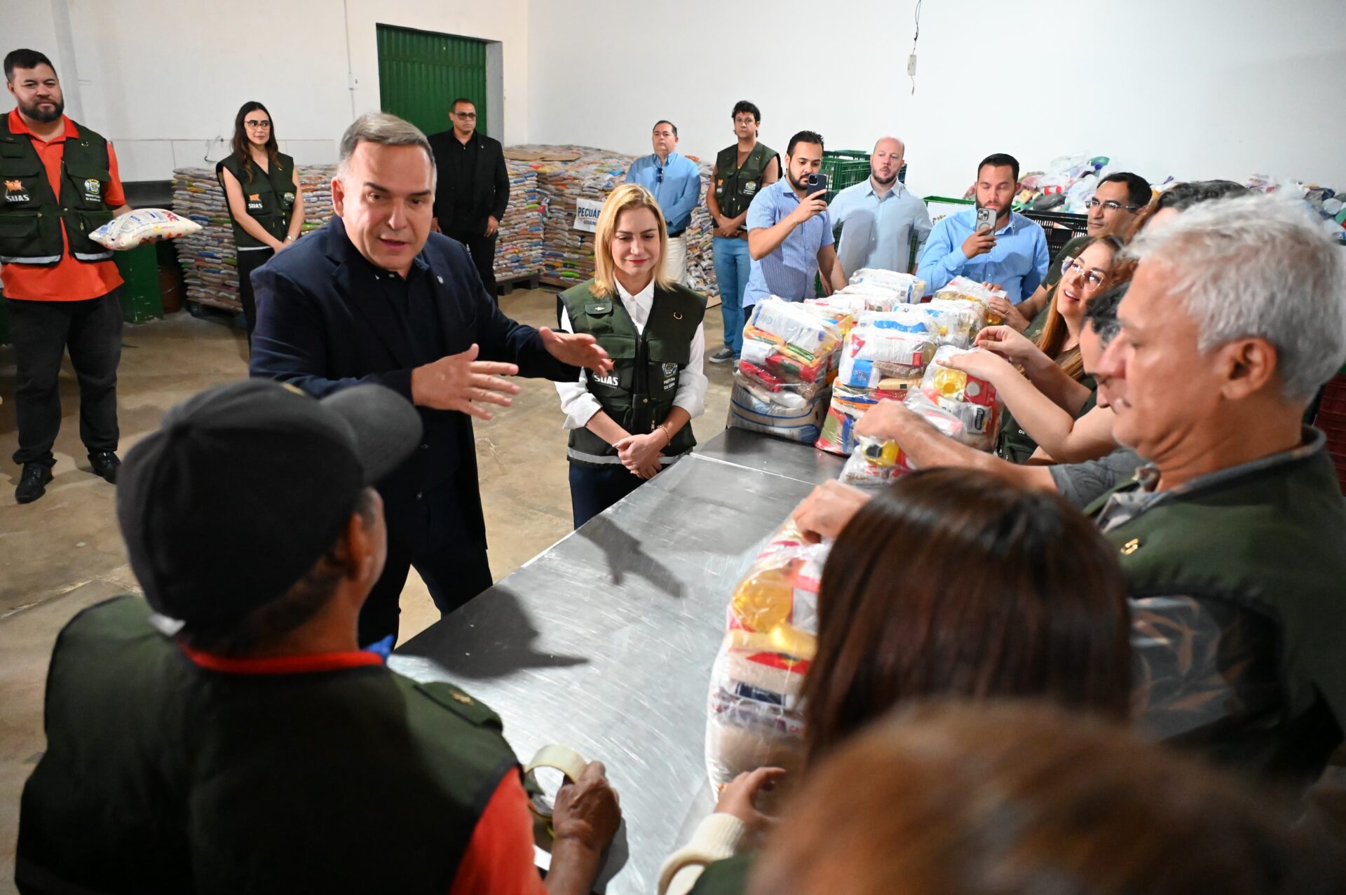 mabel recebe os alimentos