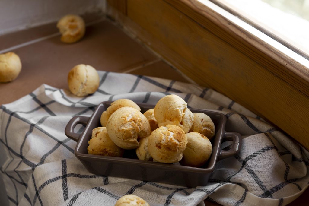 pao de queijo delicioso assado 1024x683