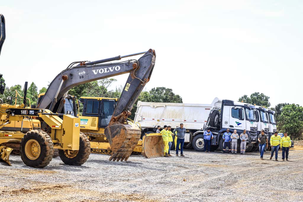 secom pavimentacao da go 147 maquinas por wesleu costa