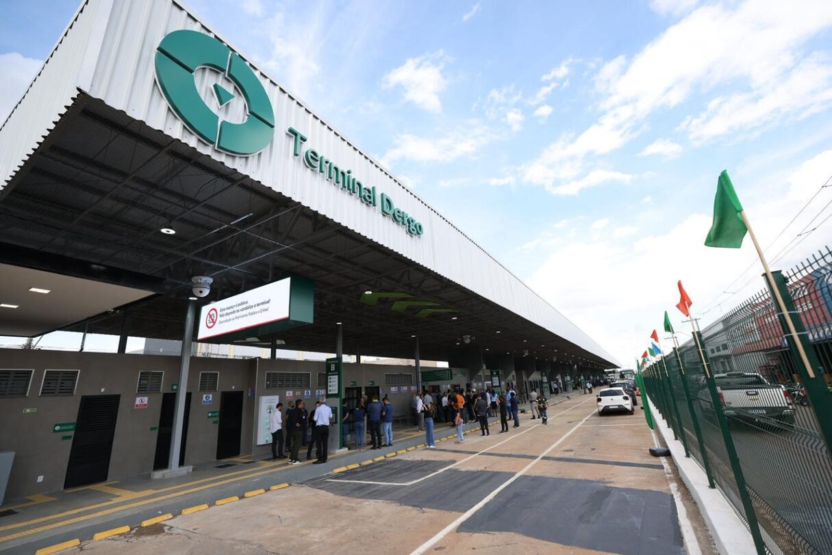 secom terminal do dergo fachada externa do terminal por hegon correa hegon correa e benedito braga 1215x811